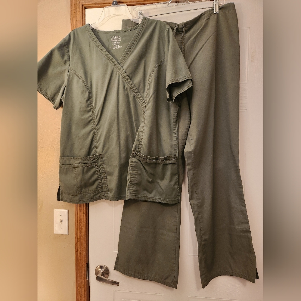 Womens Olive Green Scrub set XL/l